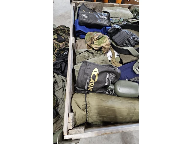 Partij militaire kleding en uitrusting nederlands leger, o.a. kpu /kl/ woodland - afbeelding 17 van  19