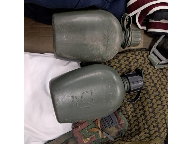 Partij militaire kleding en uitrusting nederlands leger, o.a. kpu /kl/ woodland - afbeelding 19 van  19