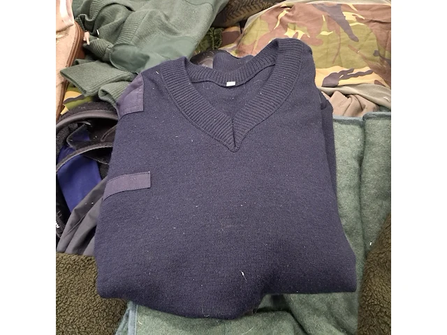Partij militaire kleding en uitrusting nederlands leger, o.a. kpu/kl/woodland - afbeelding 2 van  17