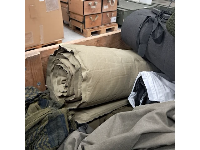 Partij militaire kleding en uitrusting nederlands leger, o.a. kpu/kl/woodland - afbeelding 7 van  17