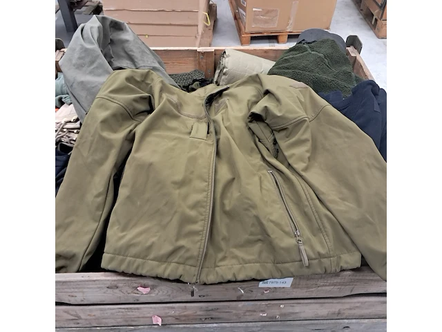Partij militaire kleding en uitrusting nederlands leger, o.a. kpu/kl/woodland - afbeelding 8 van  17