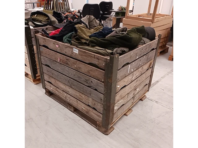 Partij militaire kleding en uitrusting nederlands leger, o.a. kpu/kl/woodland - afbeelding 9 van  17
