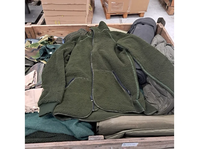 Partij militaire kleding en uitrusting nederlands leger, o.a. kpu/kl/woodland - afbeelding 15 van  17