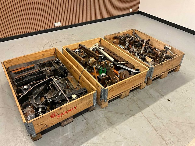 Partij mini tractor onderdelen - afbeelding 1 van  6