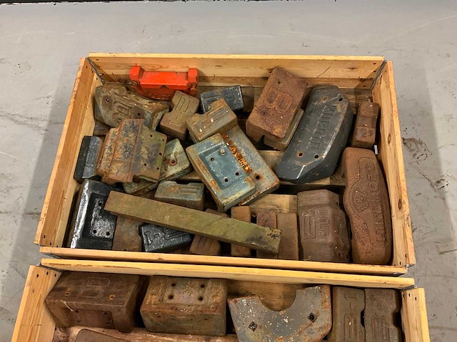 Partij minitractor frontgewichten kubota - afbeelding 6 van  6