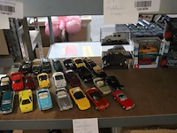 Partij modelauto's diverse soorten en merken - schaal 1:43 - 34 stuks - afbeelding 1 van  6
