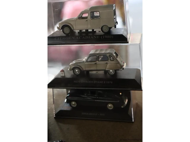 Partij modelauto's diverse soorten en merken - schaal 1:43 - 34 stuks - afbeelding 4 van  6