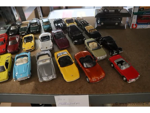 Partij modelauto's diverse soorten en merken - schaal 1:43 - 34 stuks - afbeelding 5 van  6