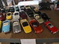 Partij modelauto's diverse soorten en merken - schaal 1:43 - 34 stuks - afbeelding 5 van  6
