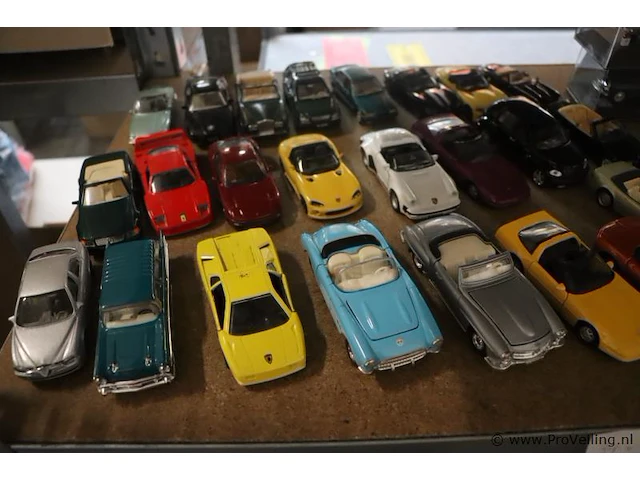 Partij modelauto's diverse soorten en merken - schaal 1:43 - 34 stuks - afbeelding 6 van  6