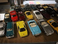 Partij modelauto's diverse soorten en merken - schaal 1:43 - 34 stuks - afbeelding 6 van  6