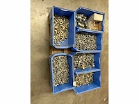 Partij moeren, fittingen en gereedschap - afbeelding 1 van  3