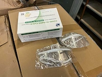 Partij mondkapjes en covid tests - afbeelding 1 van  4