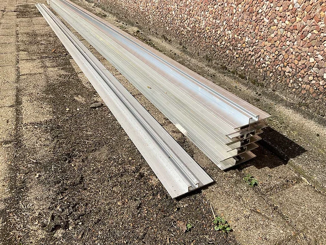 Partij montageprofielen 310 cm t.b.v. zonnepanelen (5 stuks) - afbeelding 1 van  3