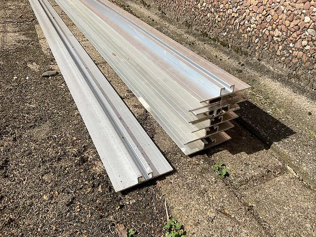 Partij montageprofielen 310 cm t.b.v. zonnepanelen (5 stuks) - afbeelding 2 van  3