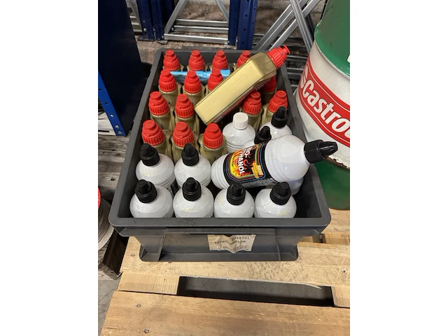 Partij motorolie en vloeistoffen ca. 55x inclusief kratten w.o. castrol, syntix, sunoco - afbeelding 2 van  12
