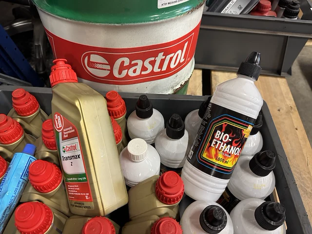 Partij motorolie en vloeistoffen ca. 55x inclusief kratten w.o. castrol, syntix, sunoco - afbeelding 4 van  12