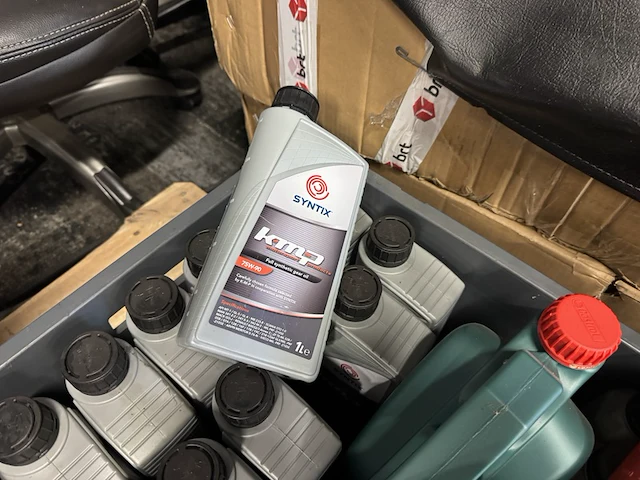 Partij motorolie en vloeistoffen ca. 55x inclusief kratten w.o. castrol, syntix, sunoco - afbeelding 7 van  12