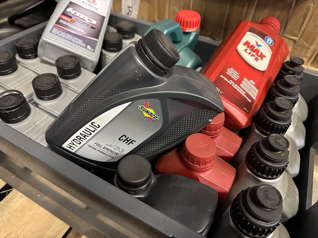 Partij motorolie en vloeistoffen ca. 55x inclusief kratten w.o. castrol, syntix, sunoco - afbeelding 8 van  12