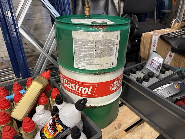 Partij motorolie en vloeistoffen ca. 55x inclusief kratten w.o. castrol, syntix, sunoco - afbeelding 10 van  12