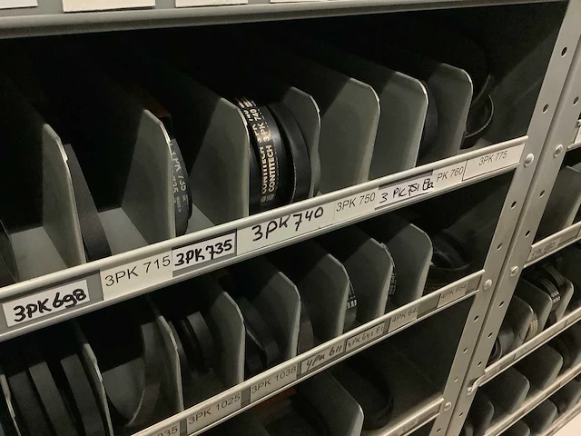 Partij multiriemen inclusief kast - afbeelding 4 van  40