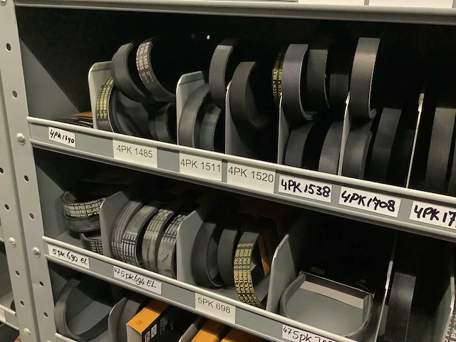 Partij multiriemen inclusief kast - afbeelding 11 van  40