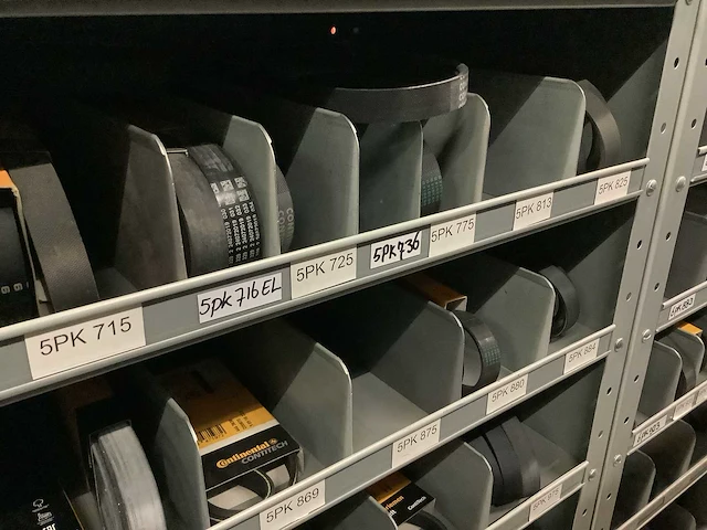 Partij multiriemen inclusief kast - afbeelding 14 van  40