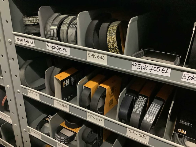 Partij multiriemen inclusief kast - afbeelding 15 van  40