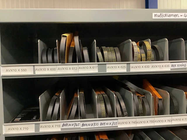 Partij multiriemen inclusief kast - afbeelding 12 van  40