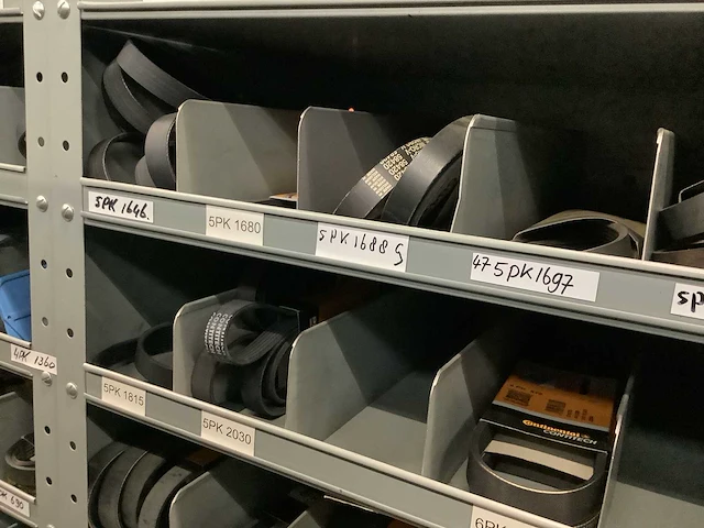 Partij multiriemen inclusief kast - afbeelding 25 van  40