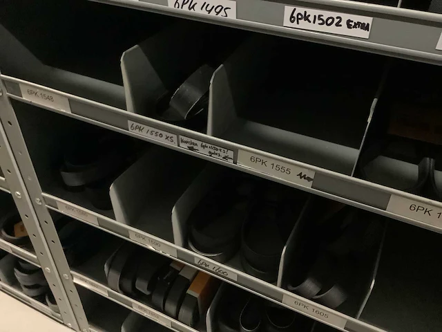 Partij multiriemen inclusief kast - afbeelding 3 van  37