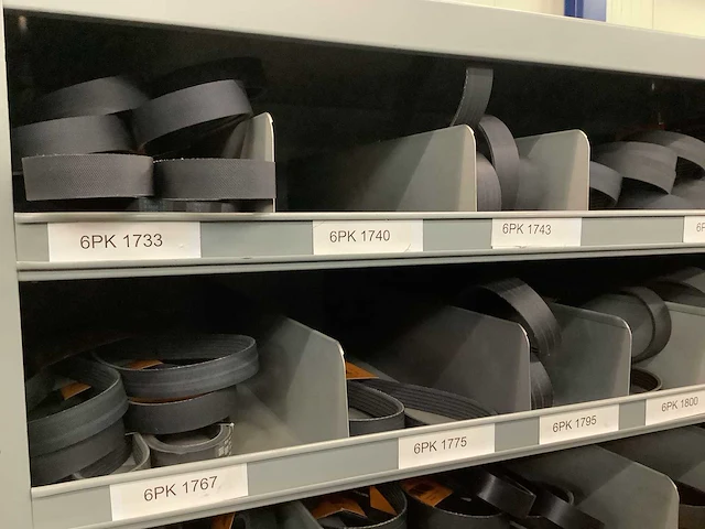 Partij multiriemen inclusief kast - afbeelding 7 van  37