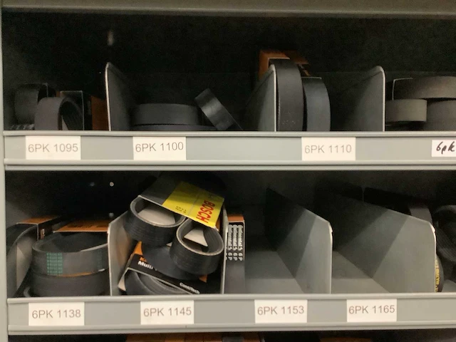 Partij multiriemen inclusief kast - afbeelding 12 van  37