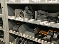 Partij multiriemen inclusief kast - afbeelding 24 van  37