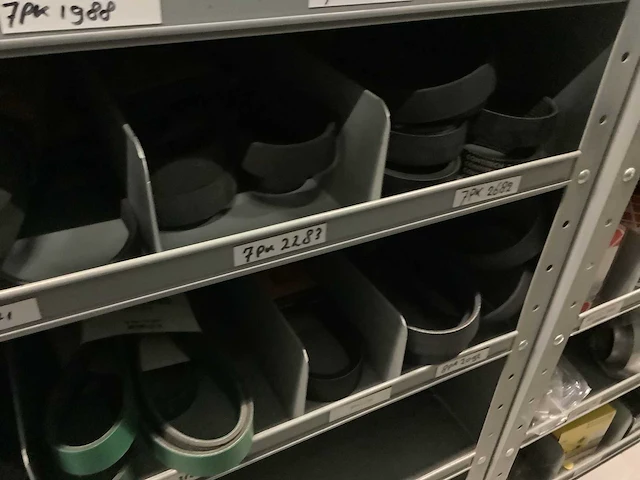 Partij multiriemen inclusief kast - afbeelding 30 van  37