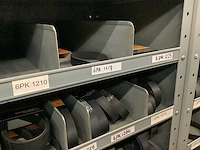 Partij multiriemen inclusief kast - afbeelding 32 van  37