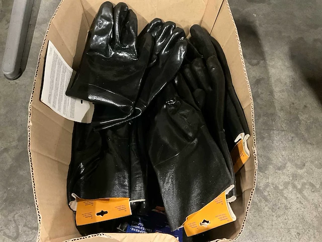 Partij neopreen handschoenen - afbeelding 3 van  3