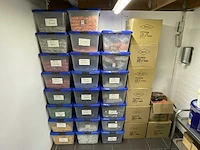 Partij netwerk connectors, patchkabels & tules/covers - afbeelding 1 van  33