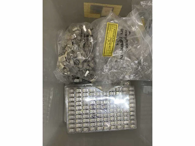 Partij netwerk connectors, patchkabels & tules/covers - afbeelding 14 van  33