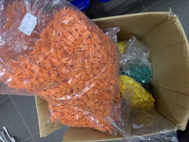 Partij netwerk connectors, patchkabels & tules/covers - afbeelding 17 van  33