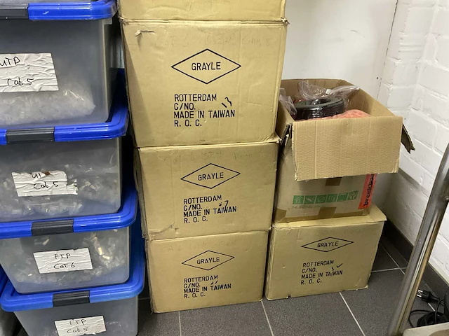 Partij netwerk connectors, patchkabels & tules/covers - afbeelding 29 van  33