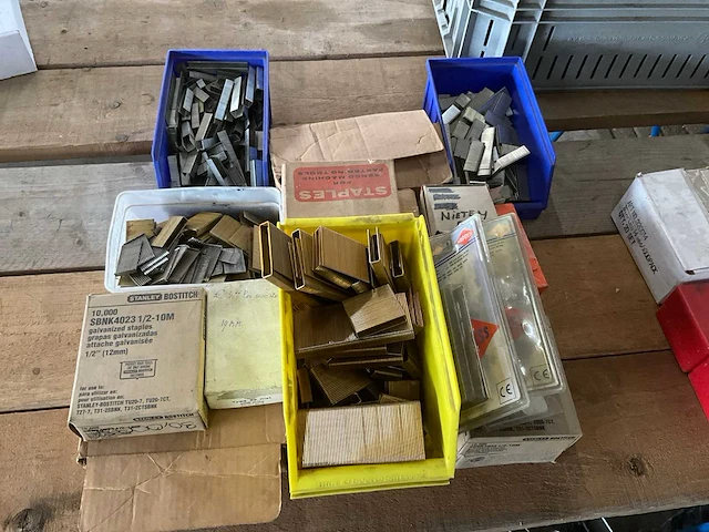 Partij nieten,spijkers - afbeelding 1 van  9