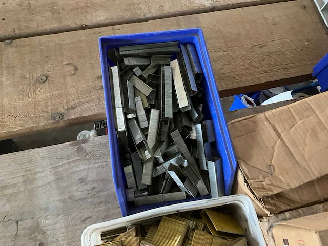 Partij nieten,spijkers - afbeelding 2 van  9