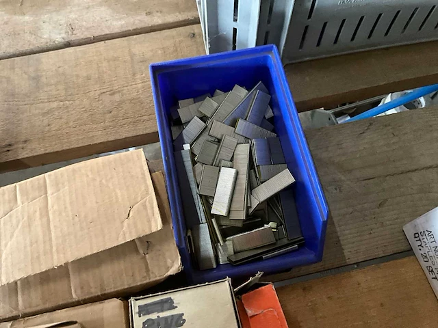 Partij nieten,spijkers - afbeelding 3 van  9