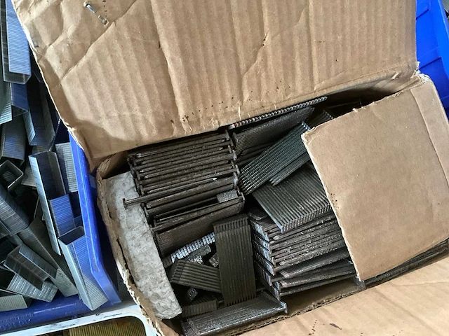 Partij nieten,spijkers - afbeelding 4 van  9