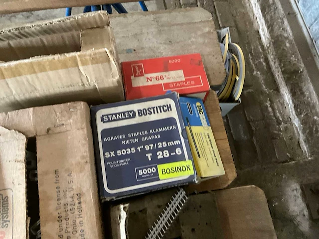Partij nieten,spijkers - afbeelding 8 van  8
