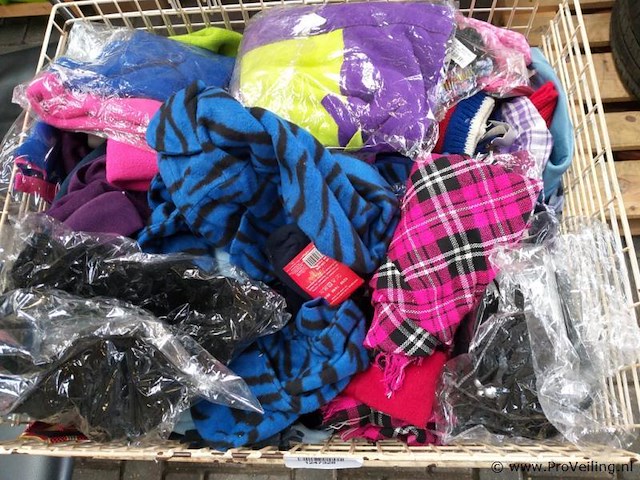 Partij nieuwe sjaals inclusief verkoopbak op wielen - afbeelding 2 van  4