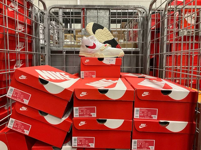 Partij nike air trainer 1 sneakers (64x) - afbeelding 1 van  5