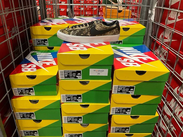 Partij nike blazer low pro gt prm sneakers (52x) - afbeelding 1 van  5