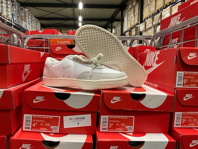 Partij nike court vintage prem sneakers (98x) - afbeelding 2 van  5